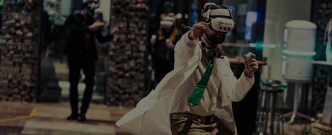 Teams strijden in augmented reality lasergame, perfect voor teambuilding en bedrijfsuitje met VR Op Locatie.